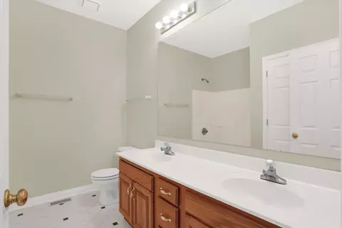 Bath - 2510 Crossfields Ct, Carmel, IN 46032 photo 2 of 5