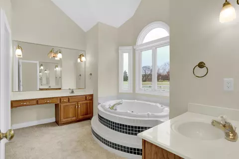 Bath - 2510 Crossfields Ct, Carmel, IN 46032 photo 3 of 5