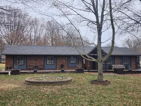 6095 Planett Rd, Terre Haute, IN 47805