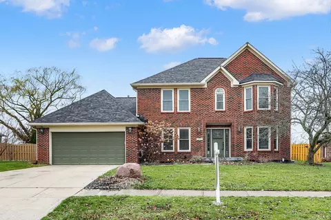 832 Crystal Lake Dr, Greenwood, IN 46143