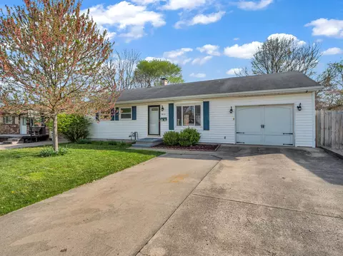 909 Hillcrest Dr, Greencastle, IN 46135