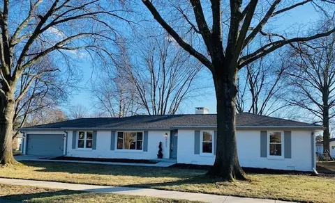 4955 Woodcrest Dr, Columbus, IN 47203