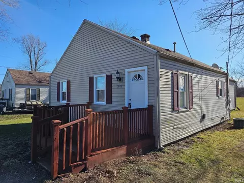 7613 E Piccadilly Rd, Muncie, IN 47302