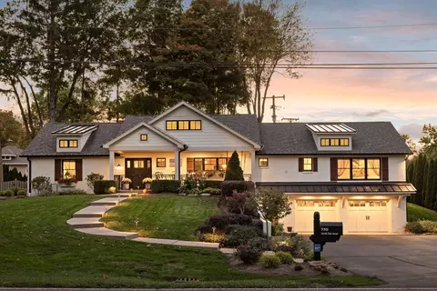 550 N Elm St, Zionsville, IN 46077