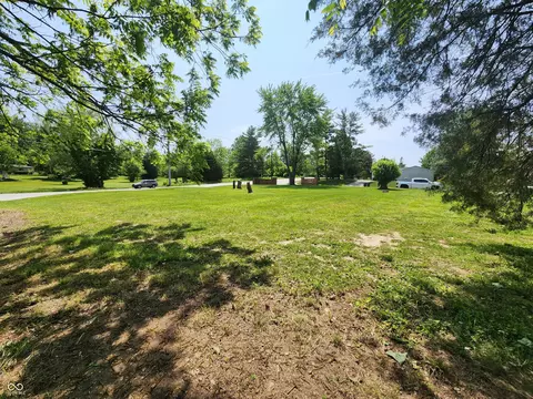 8230 Spring Valley Dr, Plainfield, IN 46168 photo 4