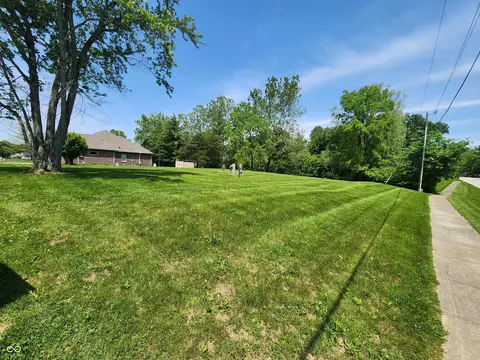 8230 Spring Valley Dr, Plainfield, IN 46168 photo 2