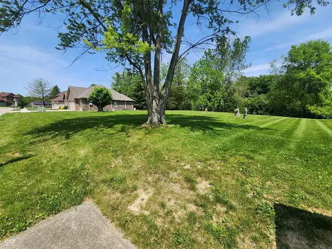 8230 Spring Valley Dr, Plainfield, IN 46168 photo 8