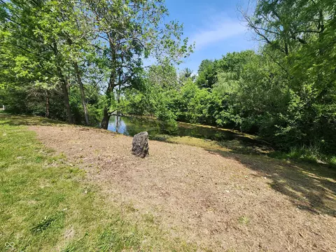 8230 Spring Valley Dr, Plainfield, IN 46168 photo 5