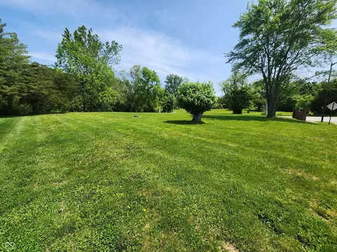 8230 Spring Valley Dr, Plainfield, IN 46168 photo 3