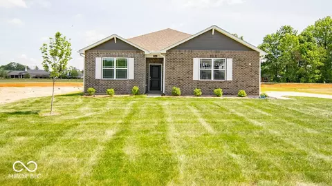 7542 Magnolia St, New Palestine, IN 46163