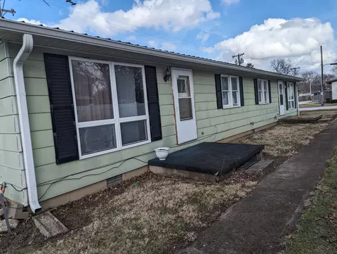 104 W Walnut St, Waynetown, IN 47990