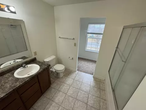 Bath - 5662 Beale St, Plainfield, IN 46168 photo 2 of 4
