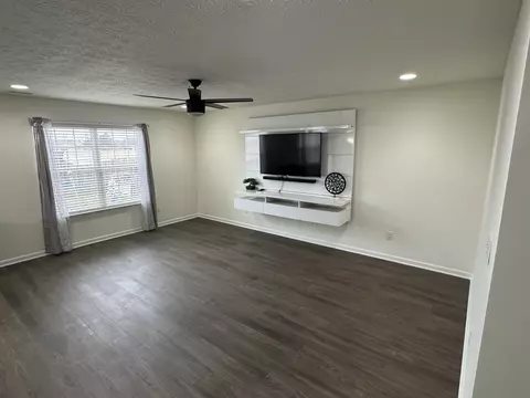 Living - 5662 Beale St, Plainfield, IN 46168 photo 2 of 4