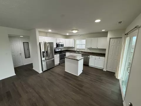 Kitchen - 5662 Beale St, Plainfield, IN 46168 photo 2 of 2