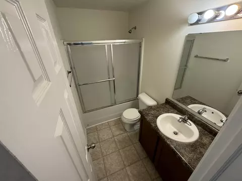 Bath - 5662 Beale St, Plainfield, IN 46168 photo 3 of 4