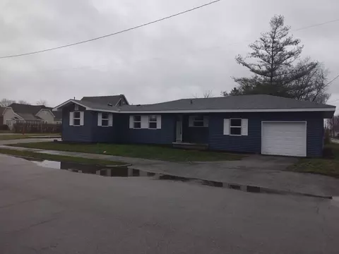 903 S 18th St, Elwood, IN 46036