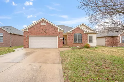 6189 Regency Dr, Columbus, IN 47203