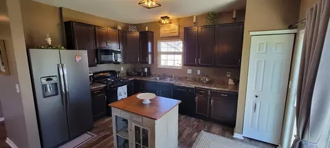 Kitchen - 4773 Marshall Dr, Plainfield, IN 46168 photo 2 of 3