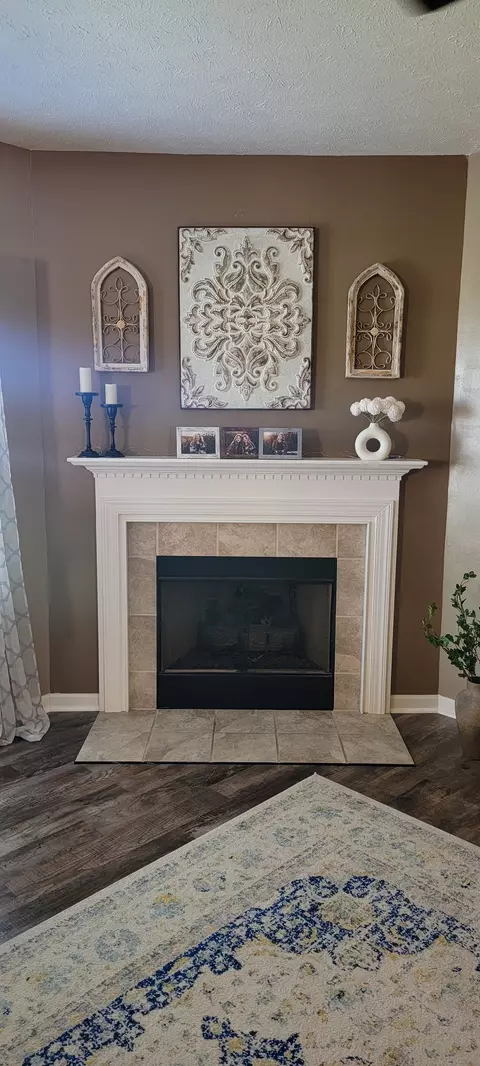 Living - 4773 Marshall Dr, Plainfield, IN 46168 photo 2 of 5