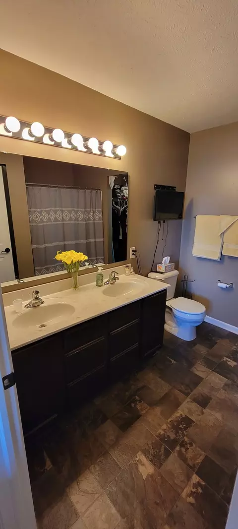 Bath - 4773 Marshall Dr, Plainfield, IN 46168 photo 1 of 4