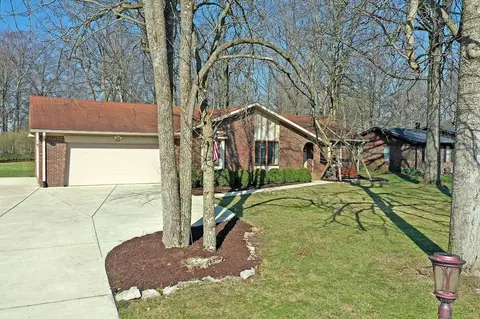 408 Woodland East Dr, Greenfield, IN 46140