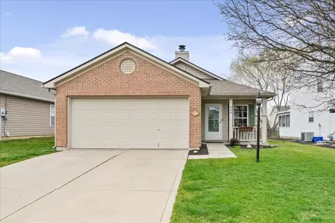 644 Cloverfield Ln, Greenwood, IN 46143