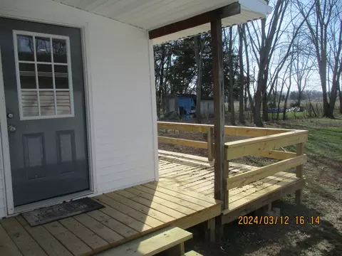 Exterior - 538 Della Rd, Columbus, IN 47203 photo 3 of 4