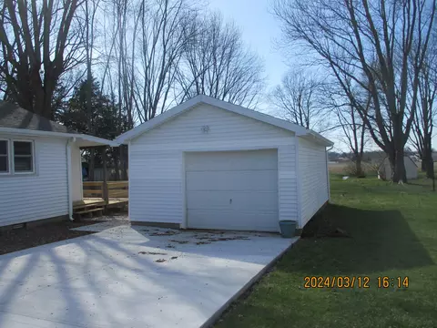 Exterior - 538 Della Rd, Columbus, IN 47203 photo 2 of 4