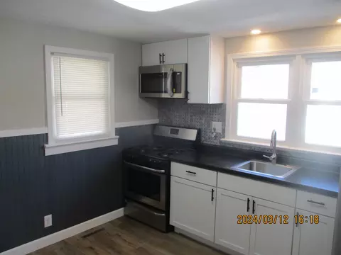 Kitchen - 538 Della Rd, Columbus, IN 47203 photo 2 of 2