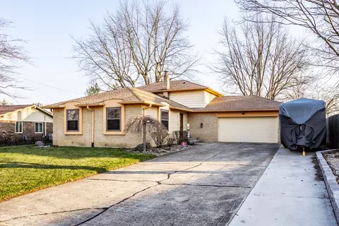 806 Orchard Ln, Greenwood, IN 46142