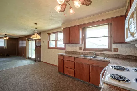 Kitchen - 8091 S 100 E, Pendleton, IN 46064 photo 3 of 3