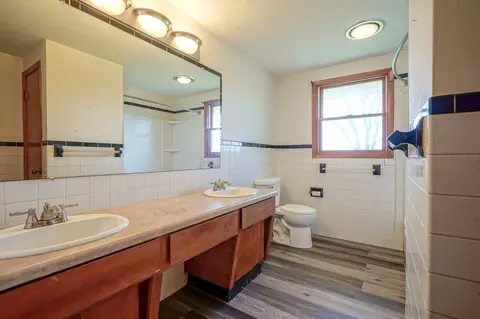 Bath - 8091 S 100 E, Pendleton, IN 46064 photo 1 of 2