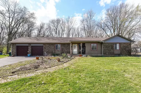 6034 Pleasant Valley Dr, Anderson, IN 46011