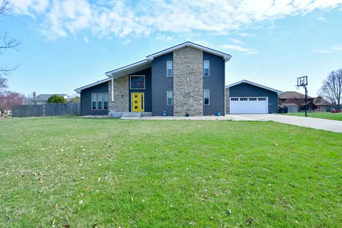 2049 Fairway Dr, Greencastle, IN 46135