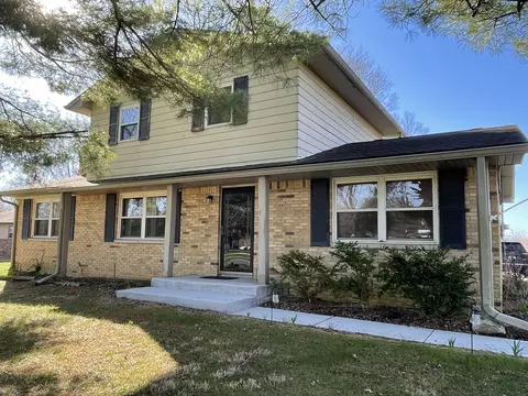 2165 Hawthorne Dr, Martinsville, IN 46151