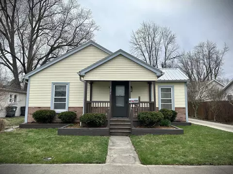 326 Sycamore St, Chesterfield, IN 46017