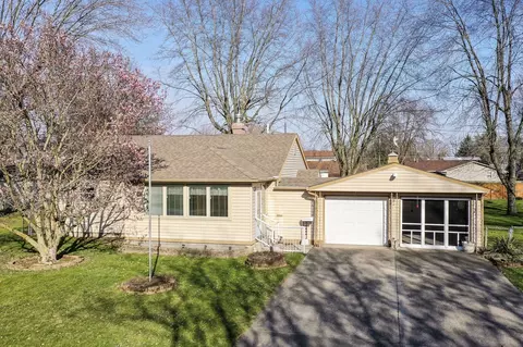909 N 9th St, Elwood, IN 46036