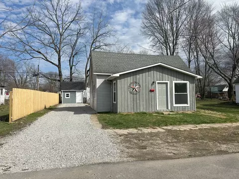 1011 Washington St, Clay City, IN 47841