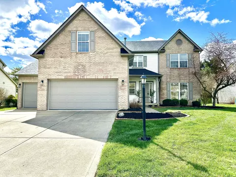 10589 Greenway Dr, Fishers, IN 46037