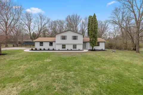 1091 Stanley Dr, Zionsville, IN 46077