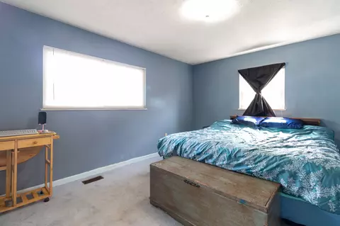 Bedroom - 2736 Streamside Dr, Columbus, IN 47203 photo 2 of 8