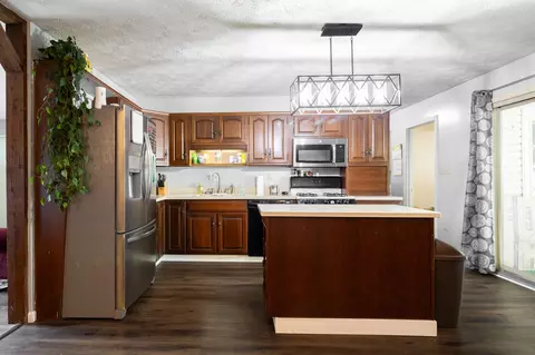 Kitchen - 2736 Streamside Dr, Columbus, IN 47203 photo 1 of 5