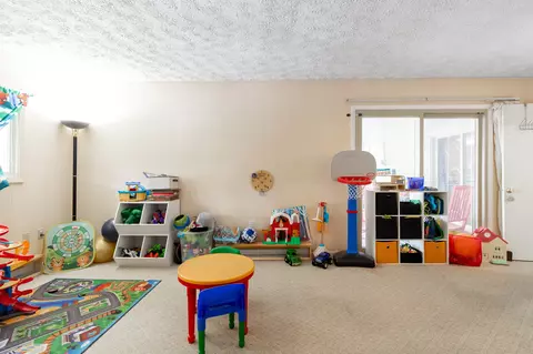 Living - 2736 Streamside Dr, Columbus, IN 47203 photo 7 of 7