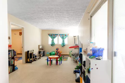 Living - 2736 Streamside Dr, Columbus, IN 47203 photo 6 of 7