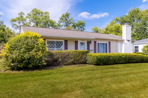 Exterior - 2736 Streamside Dr, Columbus, IN 47203 photo 2 of 13