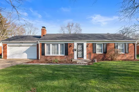3320 Oakwood Dr, Anderson, IN 46011