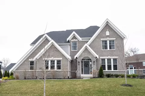 12084 Chapelwood Dr, Fishers, IN 46037