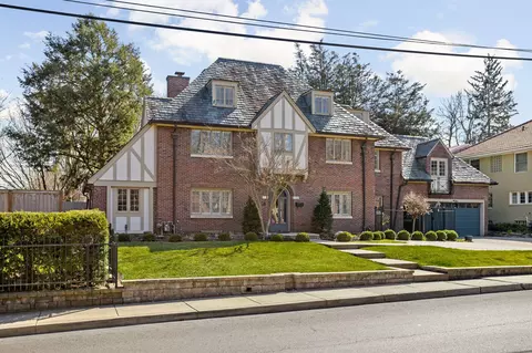47 E 52nd St, Indianapolis, IN 46205
