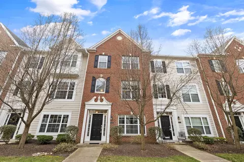 8220 Jo Ellen Dr, Fishers, IN 46038
