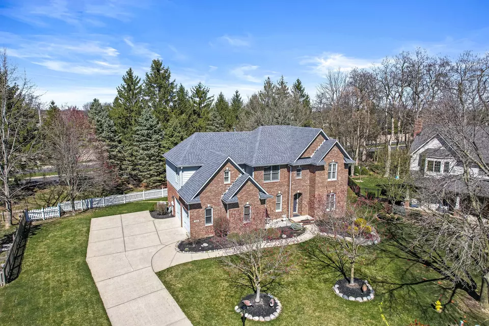  1498 Pondview Dr, Carmel, IN 46032 photo 2